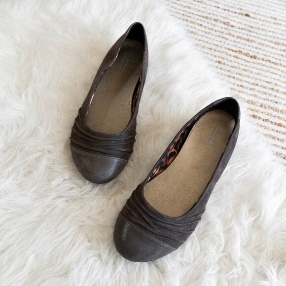 Clarks Poem Fable Flats Women’s Size 8.5 Brown Slip-On Comfort Shoes - Picture 1 of 8